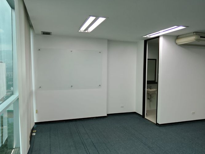 Oficina en arriendo en El Poblado, Medellín, 40 m² · foto 6 de 14