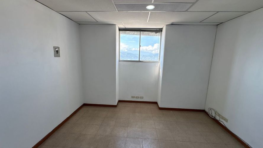 Oficina en arriendo en El Centro, Manizales, 14 m² · foto 3 de 11