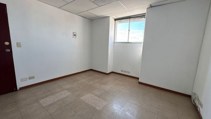 Oficina en arriendo en El Centro, Manizales, 14 m² · foto 2 de 11