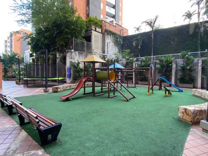 Apartamento de 4 alcobas en venta en Cristales, Cali, 192 m² · foto 23 de 24