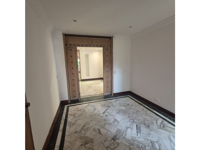 Apartamento de 4 alcobas en venta en Los Rosales, Bogotá, 450 m² · foto 6 de 24