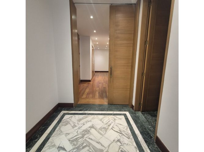 Apartamento de 4 alcobas en venta en Los Rosales, Bogotá, 450 m² · foto 10 de 24