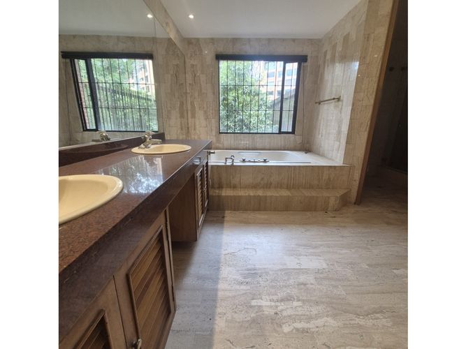Apartamento de 4 alcobas en venta en Los Rosales, Bogotá, 450 m² · foto 13 de 24