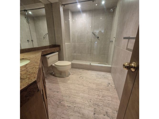 Apartamento de 4 alcobas en venta en Los Rosales, Bogotá, 450 m² · foto 16 de 24