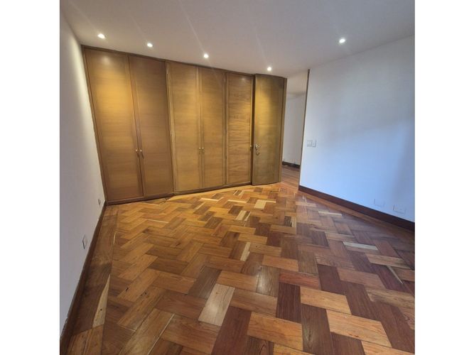 Apartamento de 4 alcobas en venta en Los Rosales, Bogotá, 450 m² · foto 19 de 24
