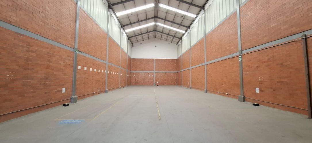 Bodega en arriendo en Zona Industrial, Yumbo, 600 m² · foto 2 de 13