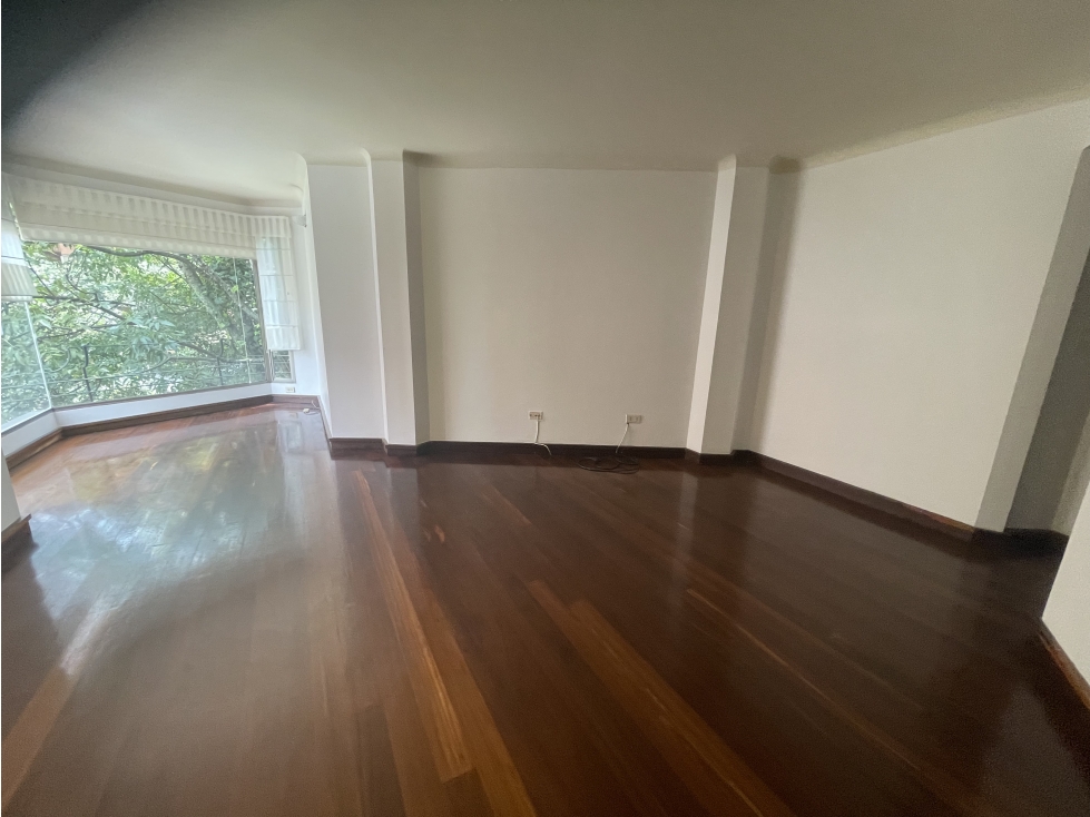 Apartamento en venta en Los Rosales, Bogotá · foto 2 de 16