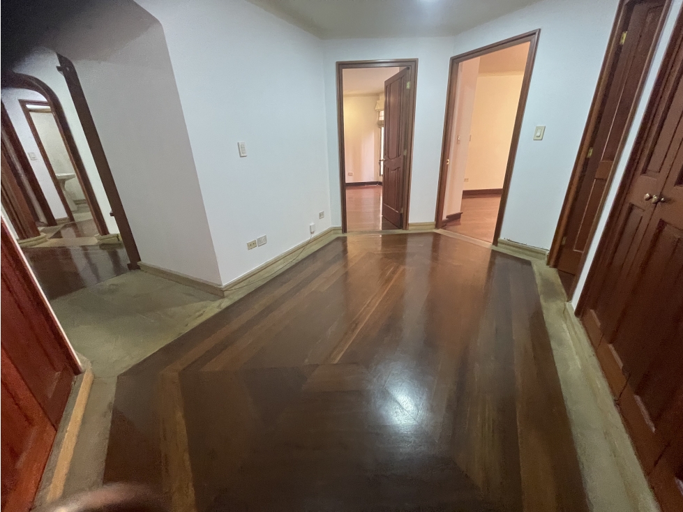 Apartamento en venta en Los Rosales, Bogotá · foto 3 de 16