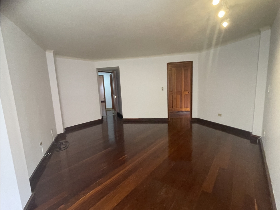 Apartamento en venta en Los Rosales, Bogotá · foto 14 de 16