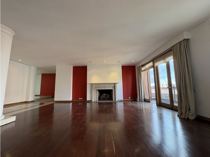 Apartamento de 4 alcobas en venta en Los Rosales, Bogotá, 480 m² · foto 2 de 24