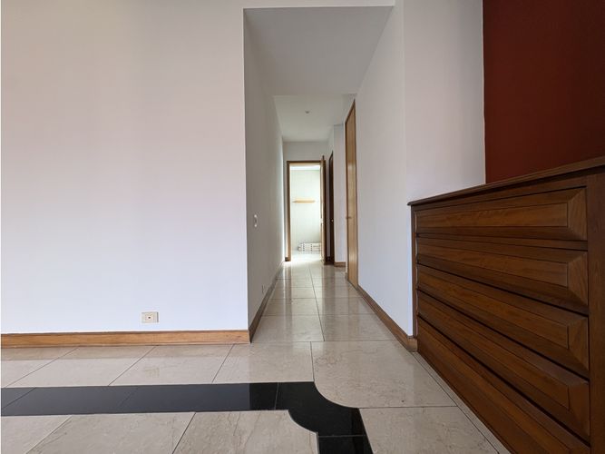 Apartamento de 4 alcobas en venta en Los Rosales, Bogotá, 480 m² · foto 8 de 24