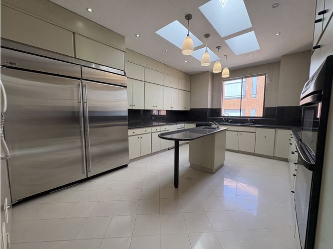 Apartamento de 4 alcobas en venta en Los Rosales, Bogotá, 480 m² · foto 9 de 24