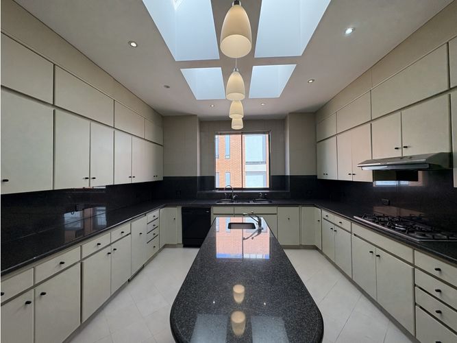Apartamento de 4 alcobas en venta en Los Rosales, Bogotá, 480 m² · foto 10 de 24