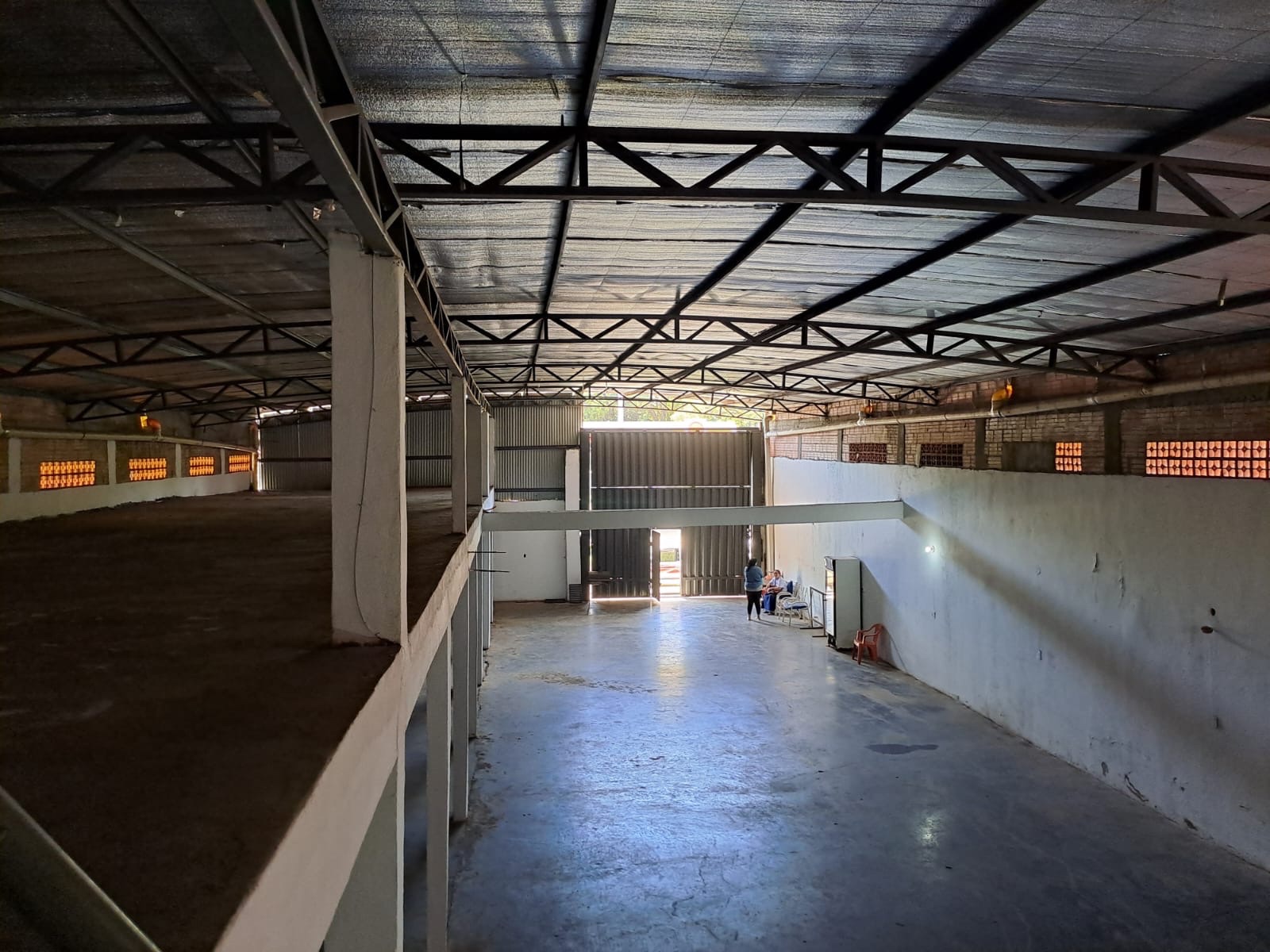 ALQUILO TINGLADO EN SAN LORENZO- CAPILLA DEL MONTE SOBRE AVENIDA VICTORIO CURIEL — foto 2