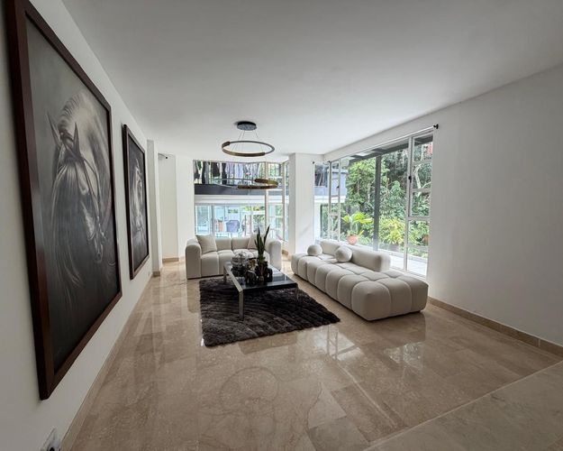 Casa de 4 alcobas en venta en El Poblado, Medellín, 1497 m² · foto 2 de 19