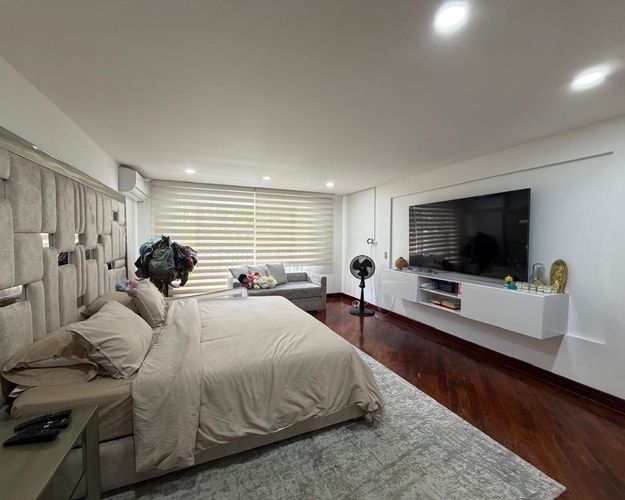Casa de 4 alcobas en venta en El Poblado, Medellín, 1497 m² · foto 9 de 19