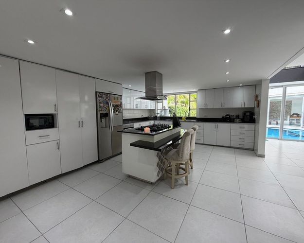 Casa de 4 alcobas en venta en El Poblado, Medellín, 1497 m² · foto 7 de 19
