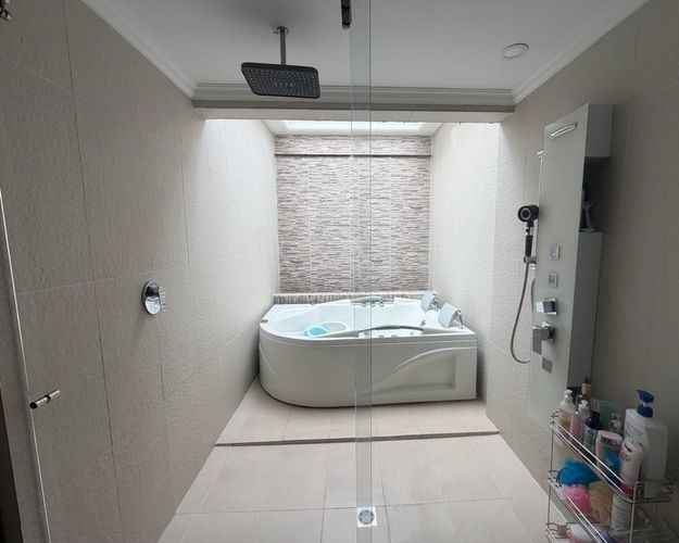 Casa de 4 alcobas en venta en El Poblado, Medellín, 1497 m² · foto 15 de 19