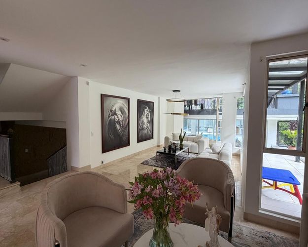 Casa de 4 alcobas en venta en El Poblado, Medellín, 1497 m² · foto 3 de 19