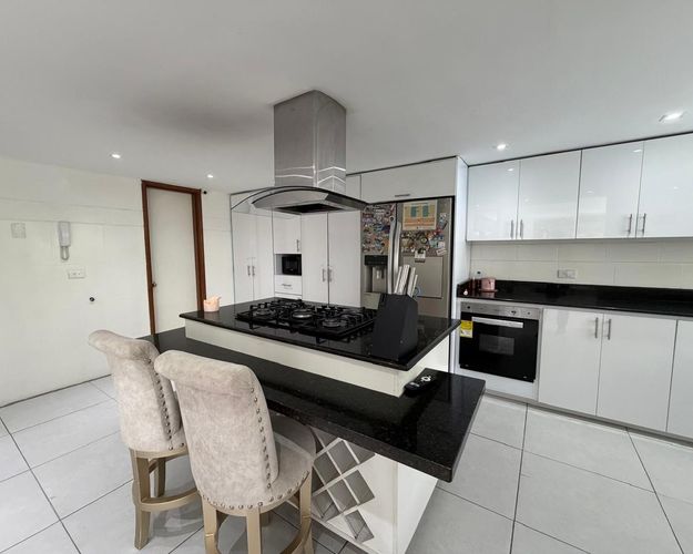 Casa de 4 alcobas en venta en El Poblado, Medellín, 1497 m² · foto 10 de 19