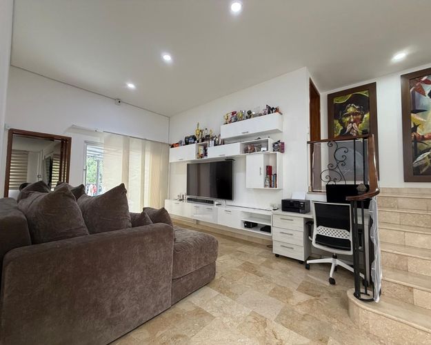Casa de 4 alcobas en venta en El Poblado, Medellín, 1497 m² · foto 9 de 19