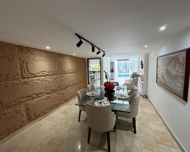 Casa de 4 alcobas en venta en El Poblado, Medellín, 1497 m² · foto 5 de 19