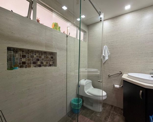 Casa de 4 alcobas en venta en El Poblado, Medellín, 1497 m² · foto 18 de 19