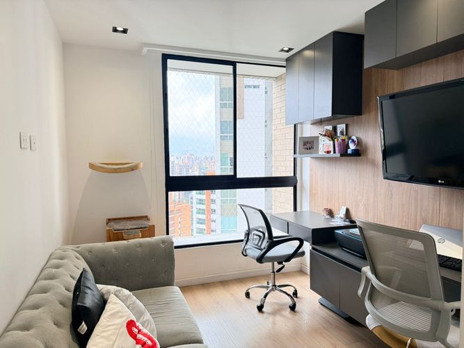 Apartamento de 3 alcobas en arriendo en El Poblado, Medellín, 205 m² · foto 3 de 15