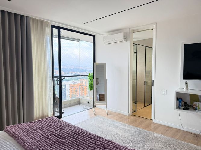 Apartamento de 3 alcobas en arriendo en El Poblado, Medellín, 205 m² · foto 7 de 15