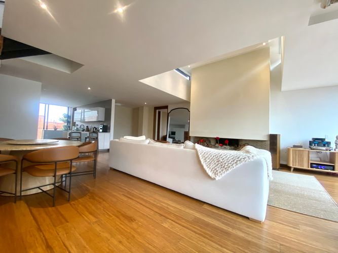 Apartamento de 2 alcobas en venta en El Virrey, Bogotá, 215 m² · foto 4 de 21