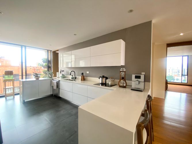 Apartamento de 2 alcobas en venta en El Virrey, Bogotá, 215 m² · foto 5 de 21