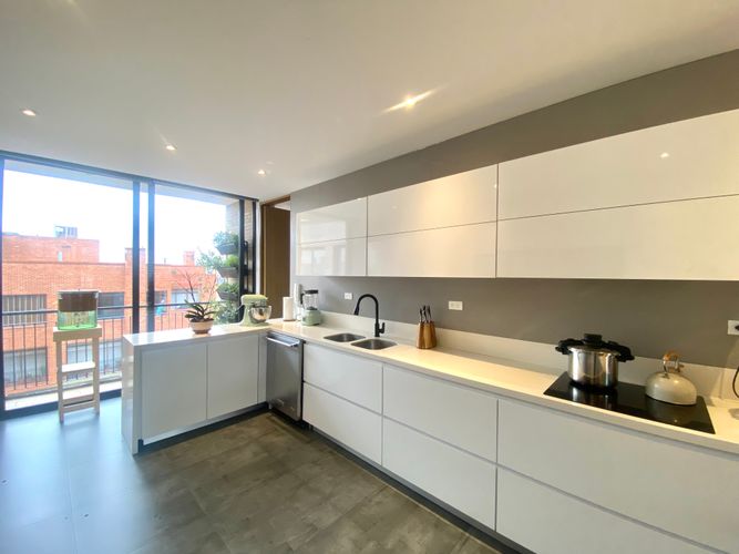 Apartamento de 2 alcobas en venta en El Virrey, Bogotá, 215 m² · foto 6 de 21