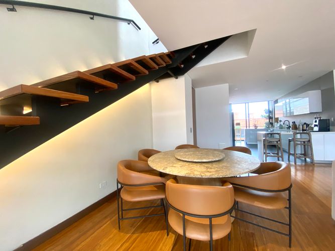 Apartamento de 2 alcobas en venta en El Virrey, Bogotá, 215 m² · foto 8 de 21