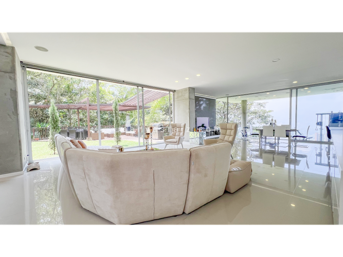 Casa de 5 alcobas en venta en El Poblado, Medellín, 700 m² · foto 6 de 21