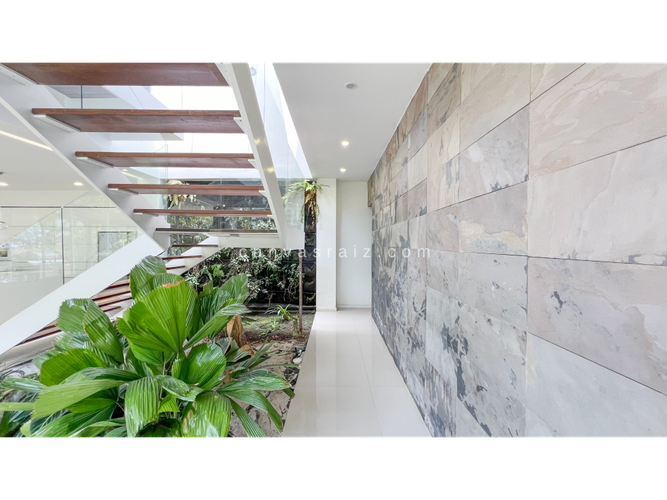 Casa de 5 alcobas en venta en El Poblado, Medellín, 700 m² · foto 7 de 21