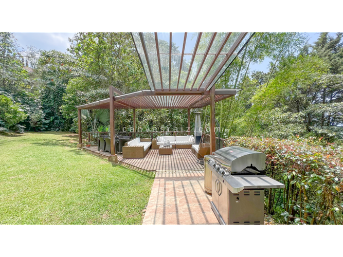 Casa de 5 alcobas en venta en El Poblado, Medellín, 700 m² · foto 9 de 21