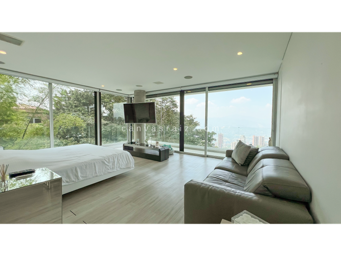 Casa de 5 alcobas en venta en El Poblado, Medellín, 700 m² · foto 10 de 21
