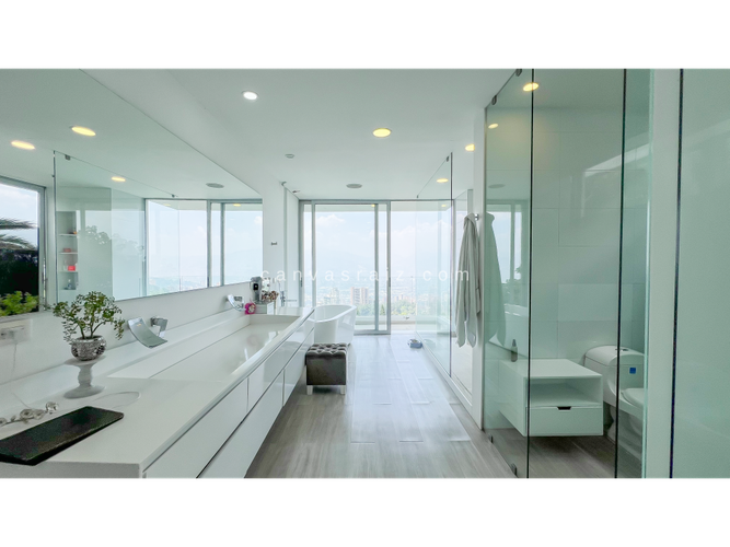 Casa de 5 alcobas en venta en El Poblado, Medellín, 700 m² · foto 11 de 21