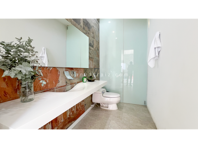 Casa de 5 alcobas en venta en El Poblado, Medellín, 700 m² · foto 19 de 21