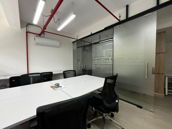 Local en arriendo en Ciudad Del Río, Medellín, 30 m² · foto 2 de 8