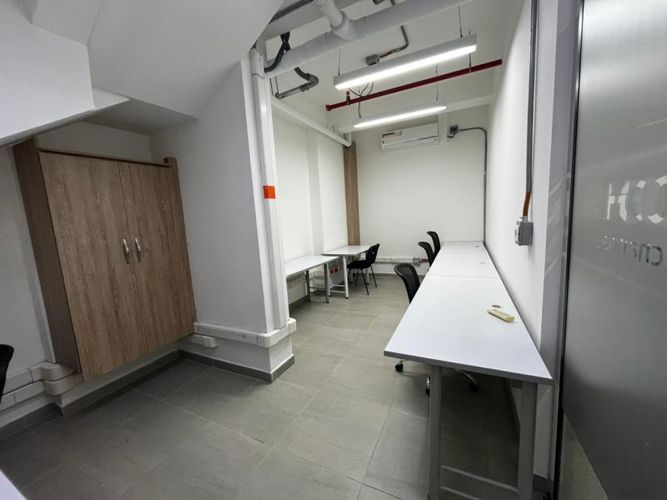 Local en arriendo en Ciudad Del Río, Medellín, 18 m² · foto 2 de 3