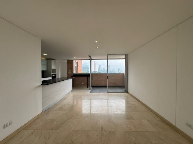 Apartamento de 3 alcobas en arriendo en Los Naranjos, Medellín, 220 m² · foto 5 de 24
