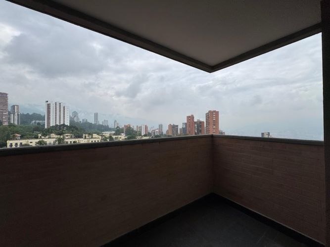 Apartamento de 3 alcobas en arriendo en Los Naranjos, Medellín, 220 m² · foto 6 de 24