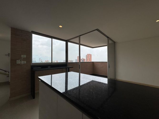 Apartamento de 3 alcobas en arriendo en Los Naranjos, Medellín, 220 m² · foto 8 de 24