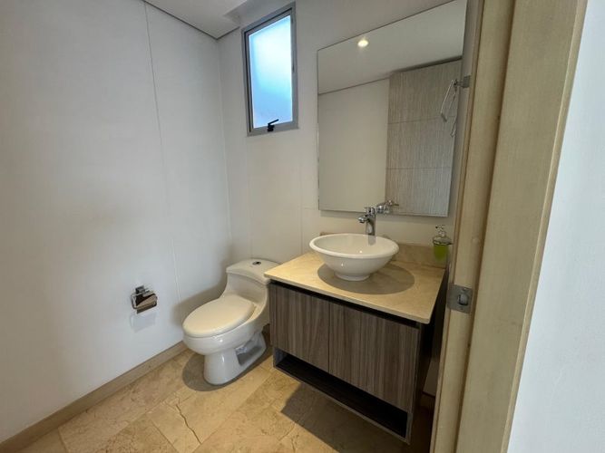 Apartamento de 3 alcobas en arriendo en Los Naranjos, Medellín, 220 m² · foto 12 de 24