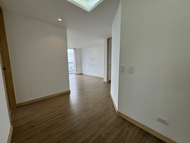 Apartamento de 3 alcobas en arriendo en Los Naranjos, Medellín, 220 m² · foto 15 de 24