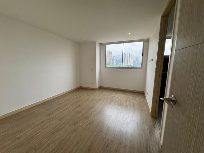 Apartamento de 3 alcobas en arriendo en Los Naranjos, Medellín, 220 m² · foto 16 de 24