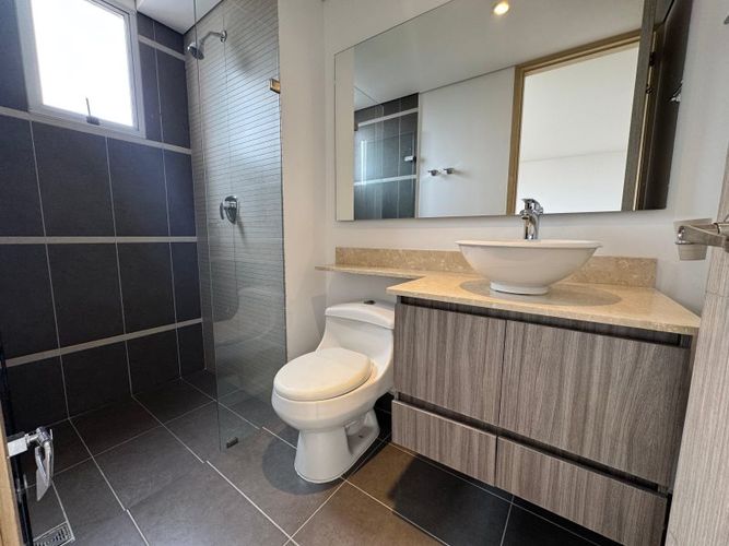 Apartamento de 3 alcobas en arriendo en Los Naranjos, Medellín, 220 m² · foto 18 de 24