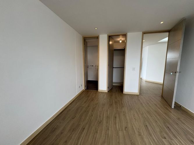 Apartamento de 3 alcobas en arriendo en Los Naranjos, Medellín, 220 m² · foto 20 de 24