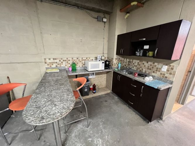 Bodega en arriendo en Camino Verde, Envigado, 1100 m² · foto 12 de 24